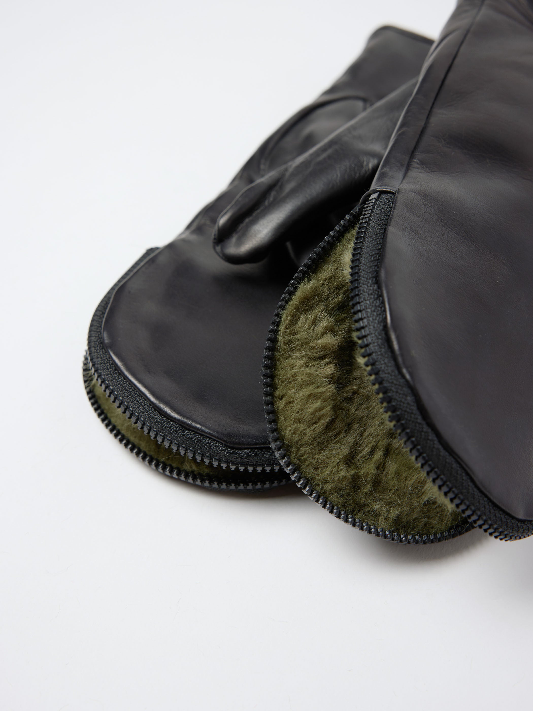 Aria Top Zipper Mitten