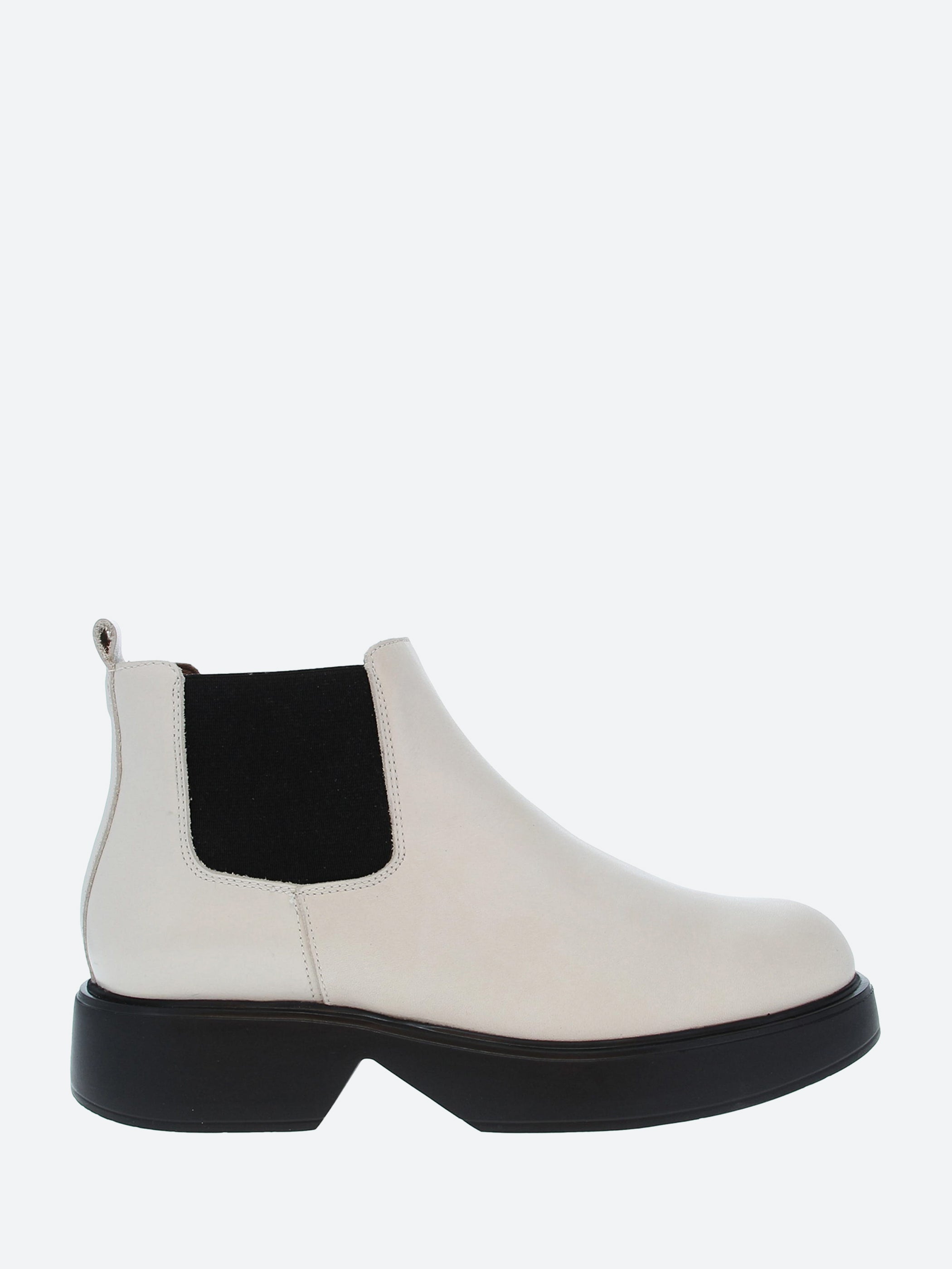 B-8204 Chelsea Boot