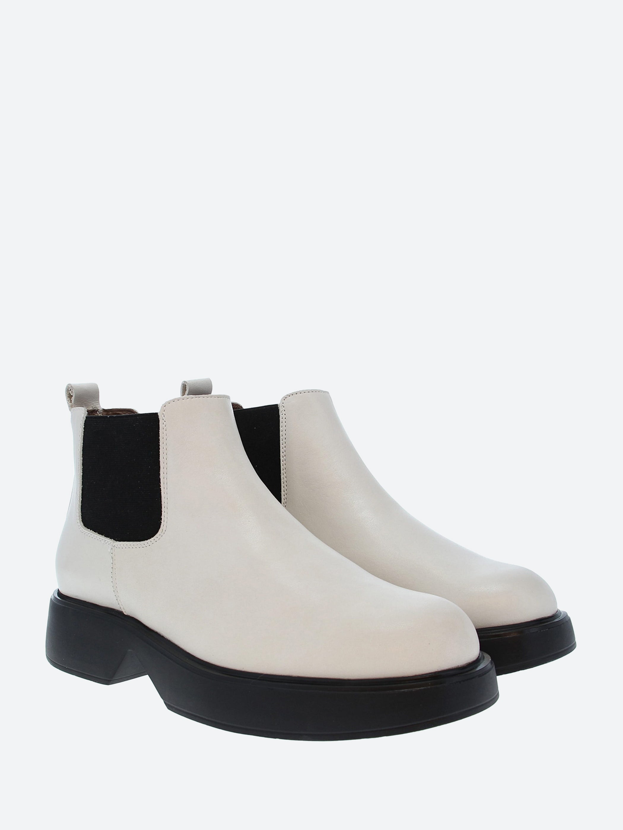 B-8204 Chelsea Boot