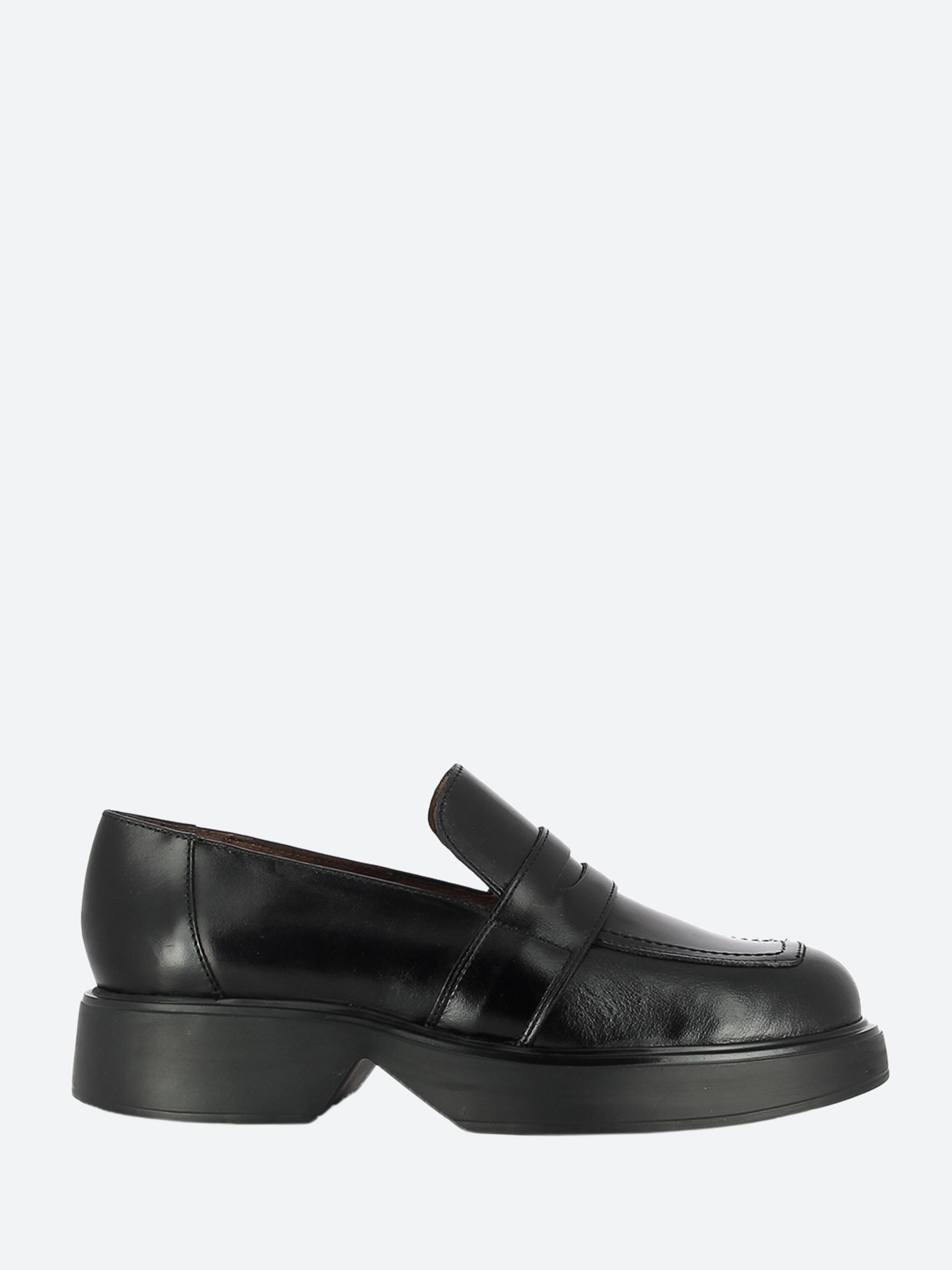 B-8207 Loafer