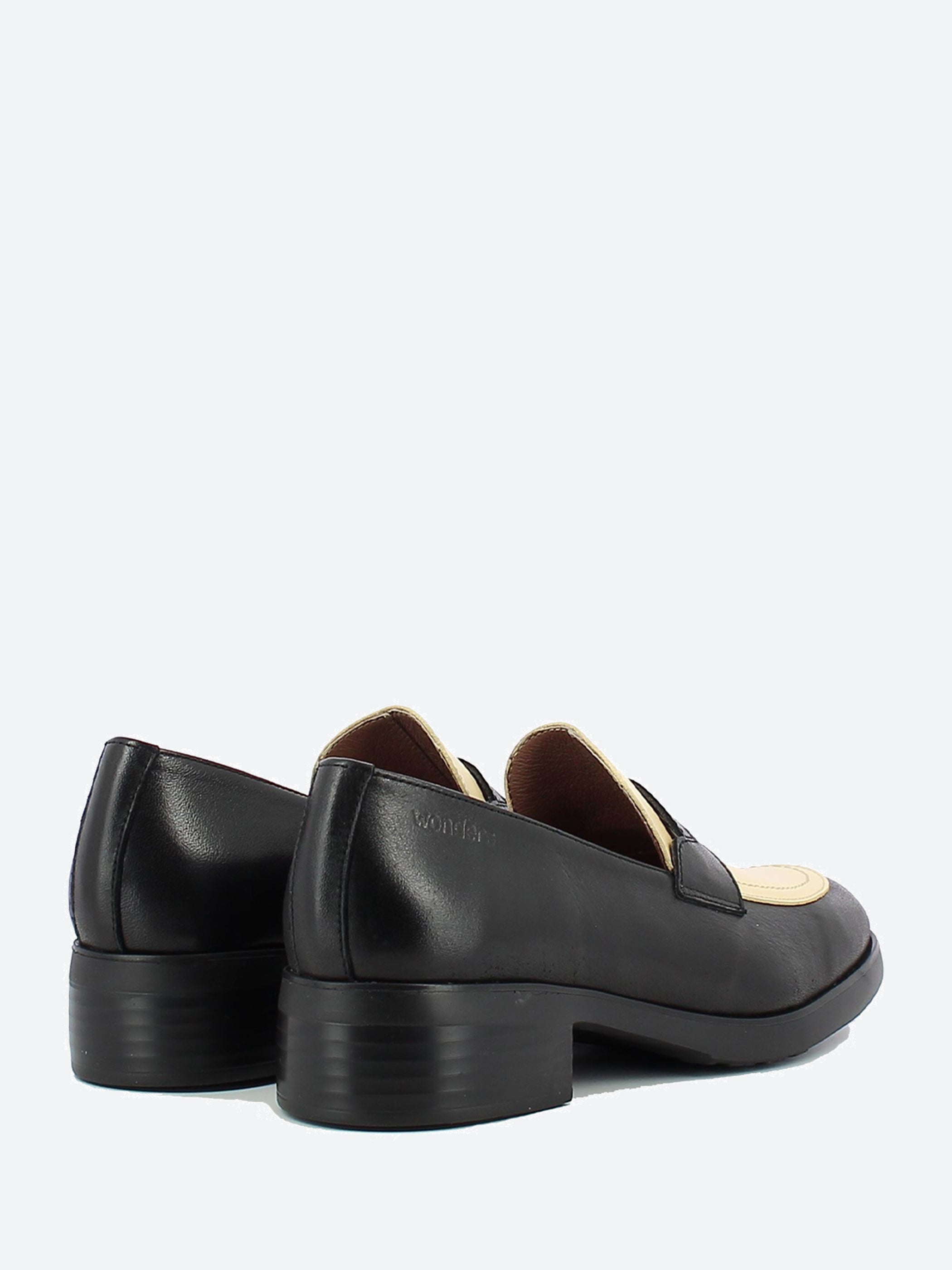 D-9320 Loafer