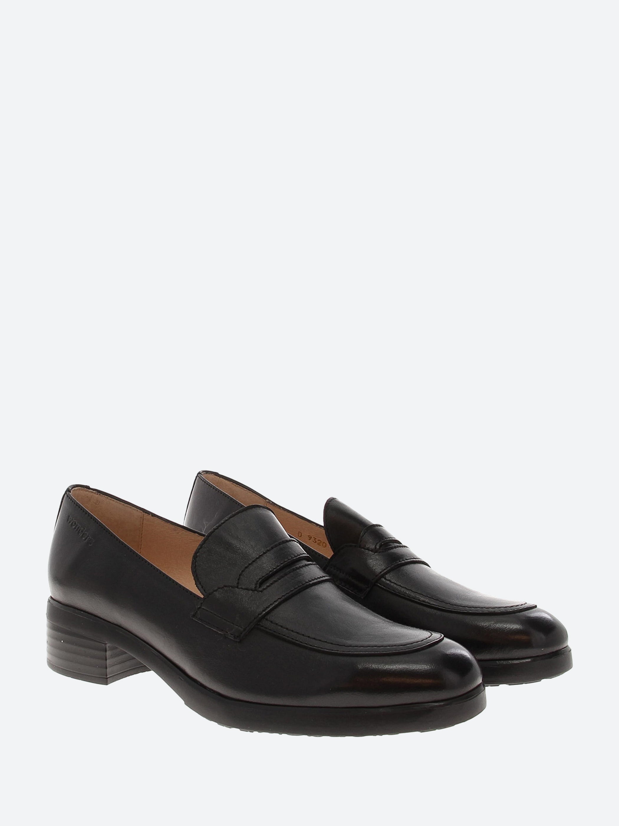 D-9320 Loafer