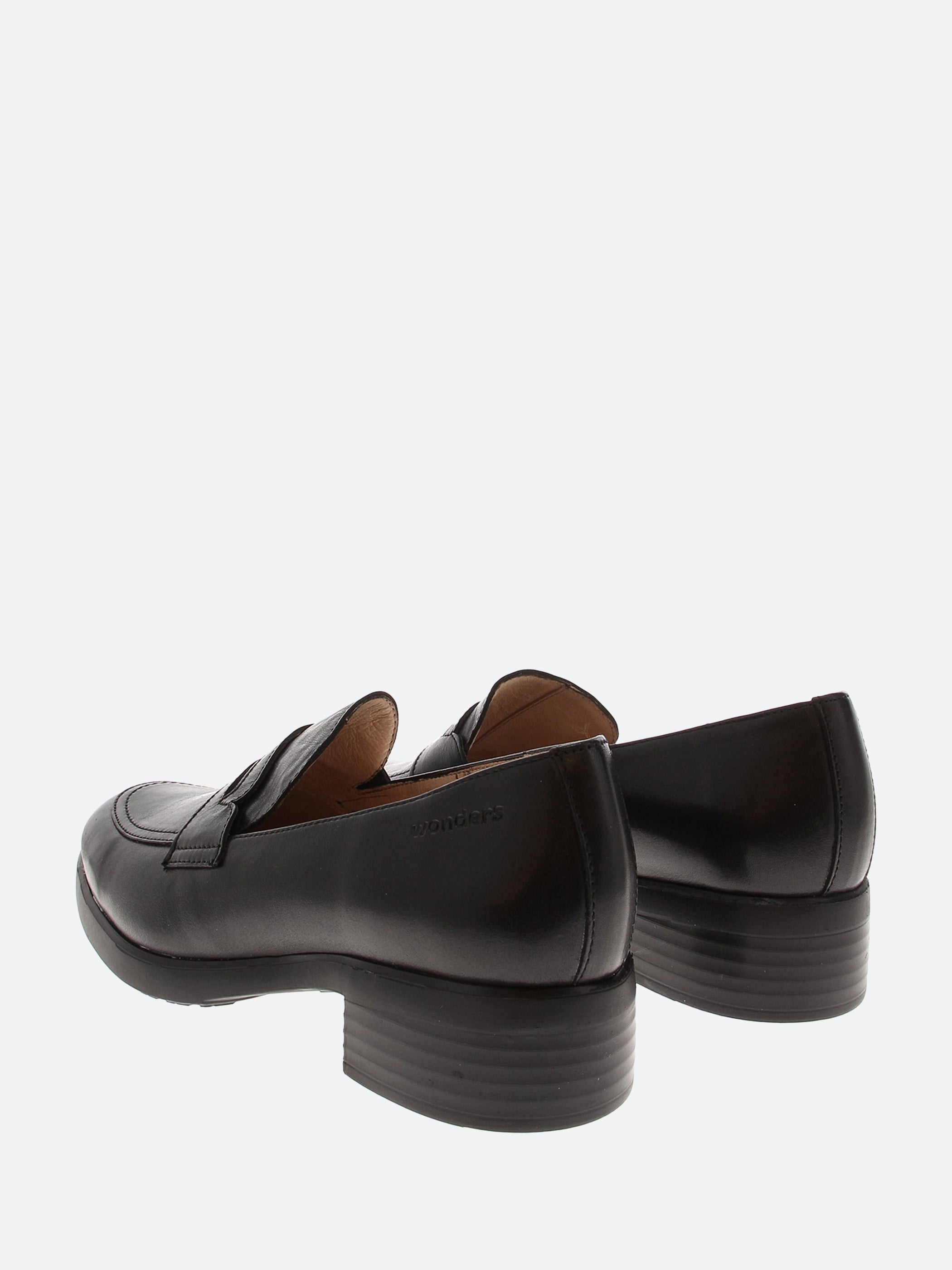 D-9320 Loafer