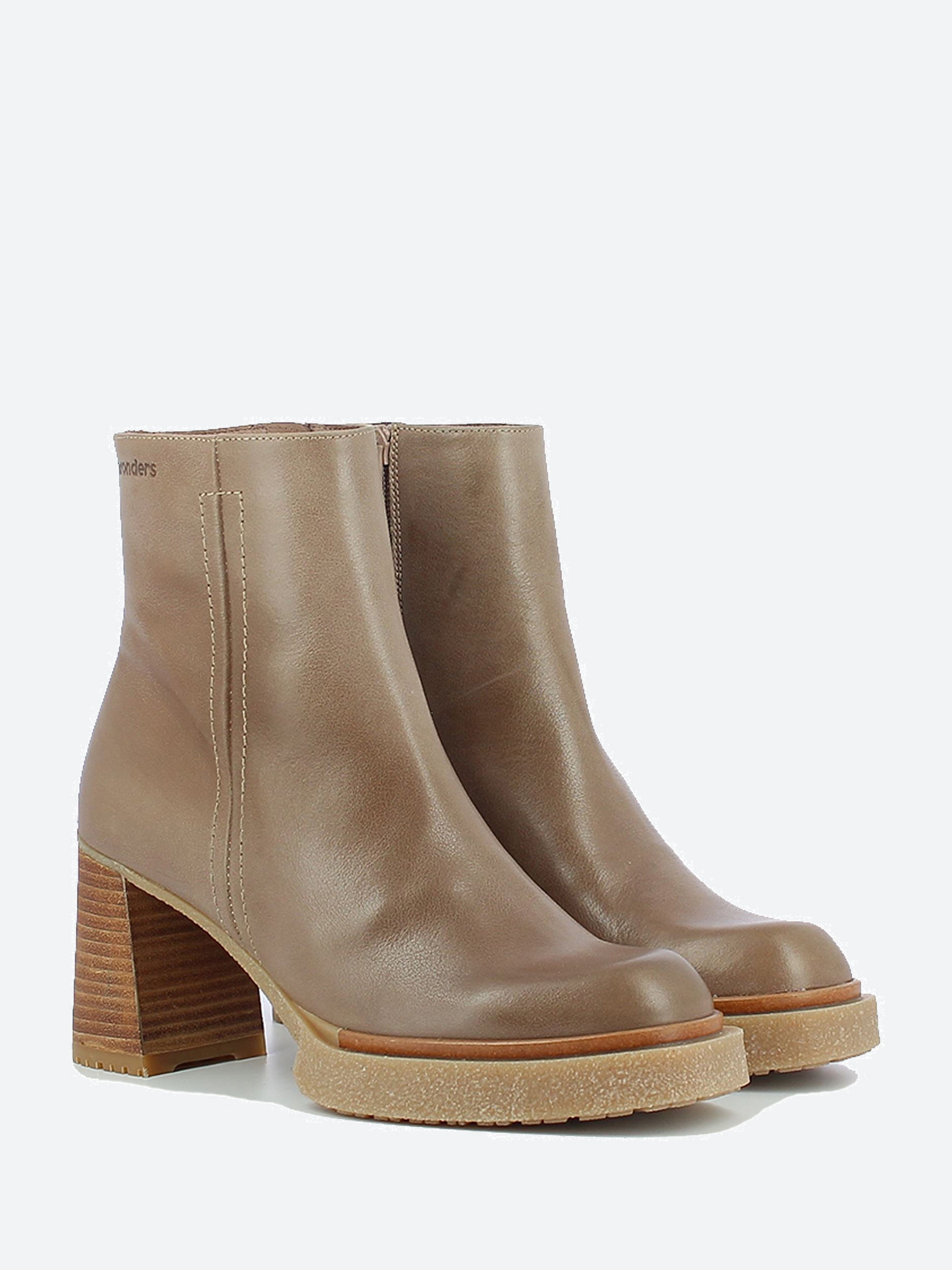 H-5203 Heel Boot