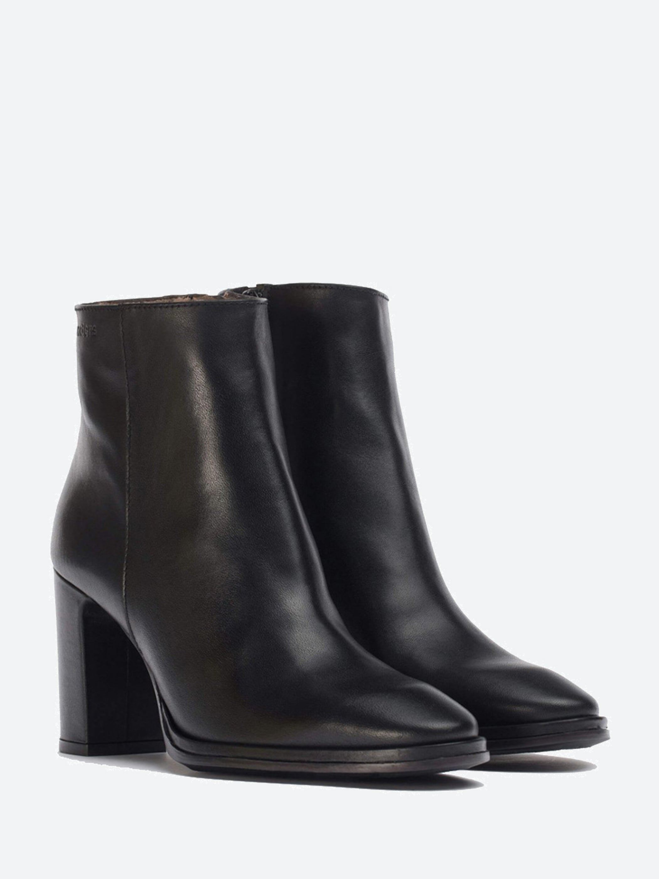M-5105 Heel Boot