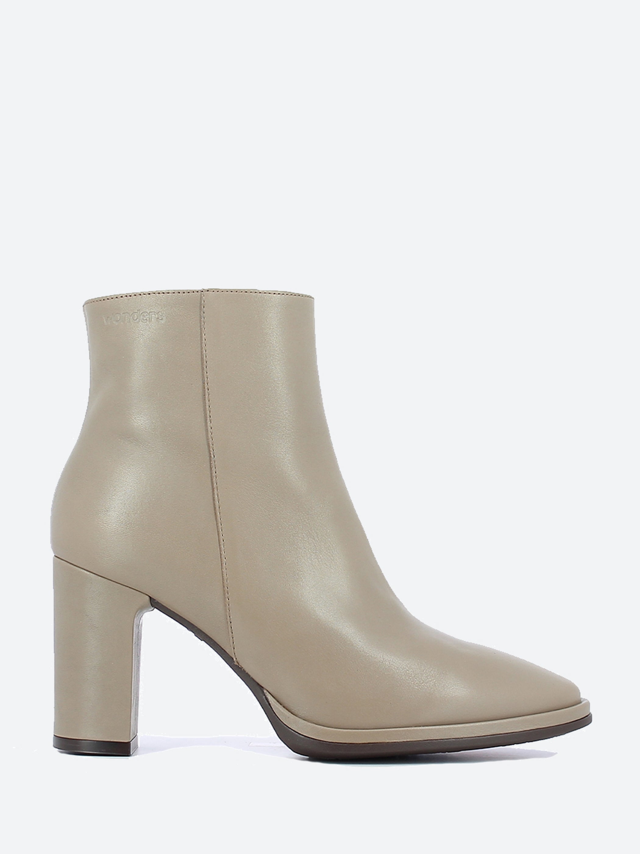 M-5105 Heel Boot