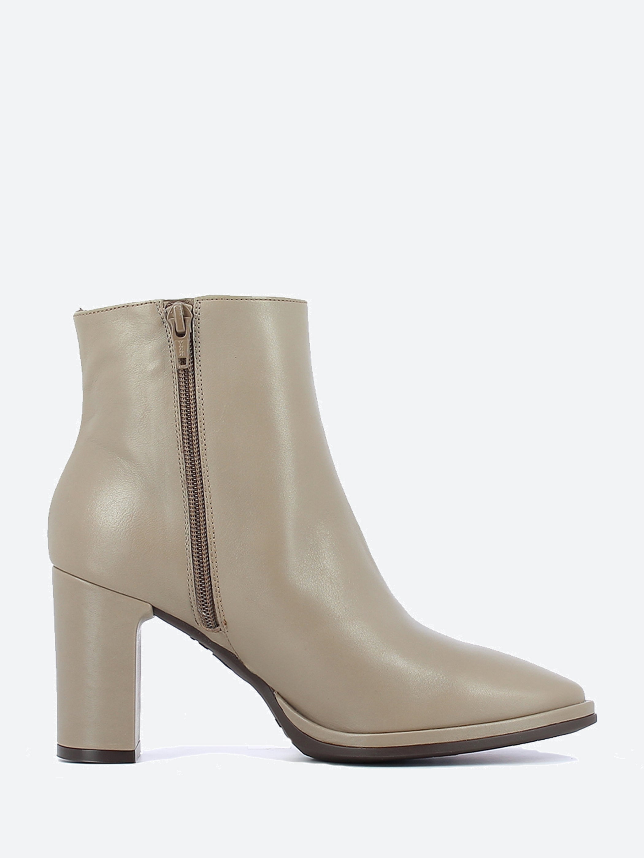 M-5105 Heel Boot